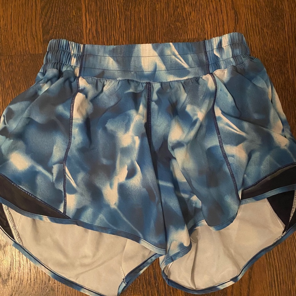 Hotty Hot size 6, 4” inseam